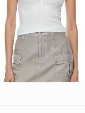 Aritzia TNA Cargo Skirt